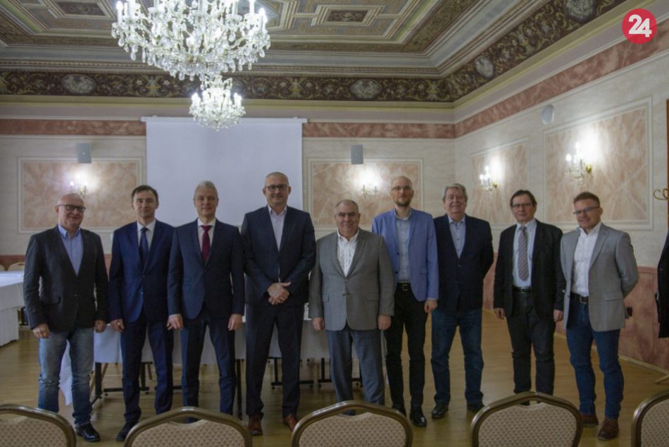 Ilustračný obrázok k článku Prebrali plány na rok 2019: V Hlohovci zasadalo Prezídium Únie miest Slovenska