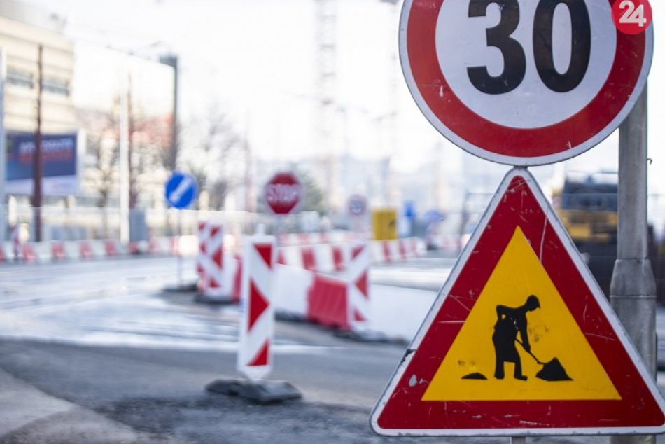 Ilustračný obrázok k článku Dopravné obmedzenie na známej ceste v Považskobystrickom okrese: Dokedy potrvá?