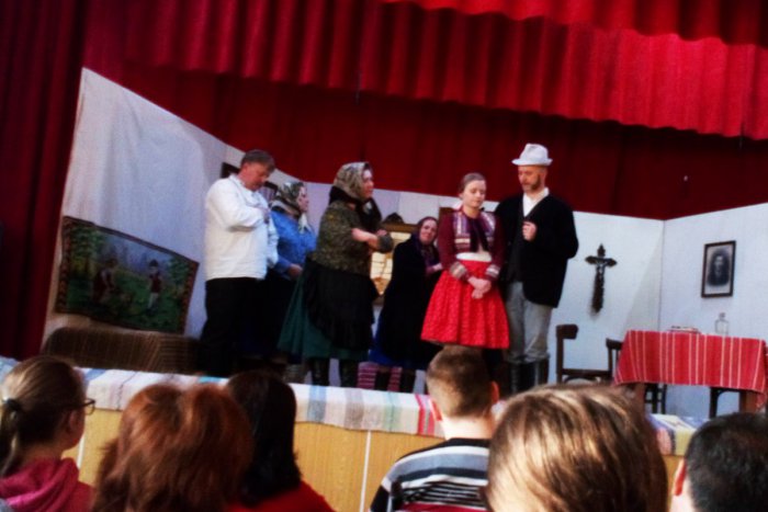 Ilustračný obrázok k článku Na divadelnom pódiu v Kobylách sa striedajú generácie