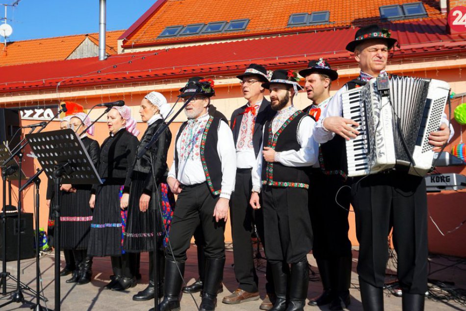 Ilustračný obrázok k článku Fašiangová zabíjačka v Topoľčiankach: Pozrite sa, ako to tam vyzeralo, FOTO