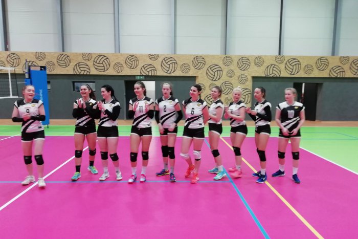 Ilustračný obrázok k článku Volejbal: Novoveské juniorky odohrali ďalšie ligové zápasy a takto sa im darilo