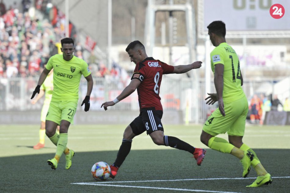 Ilustračný obrázok k článku Spartak pod Dubňom prekvapil: Žilina sa pozviechala až ku koncu zápasu