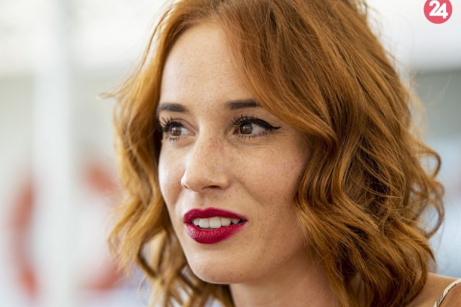 Ilustračný obrázok k článku Špeciálne poďakovanie zdravotníkom, vedcom a učiteľom: Herci si pre nich pripravili prekvapenie