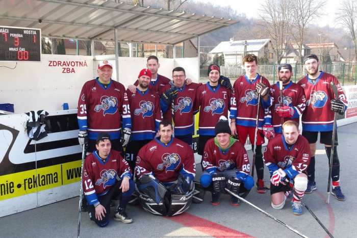 Ilustračný obrázok k článku Hokejbalové výsledky: Jarná časť odštartovala, Spartans vyhrali po 679 dňoch