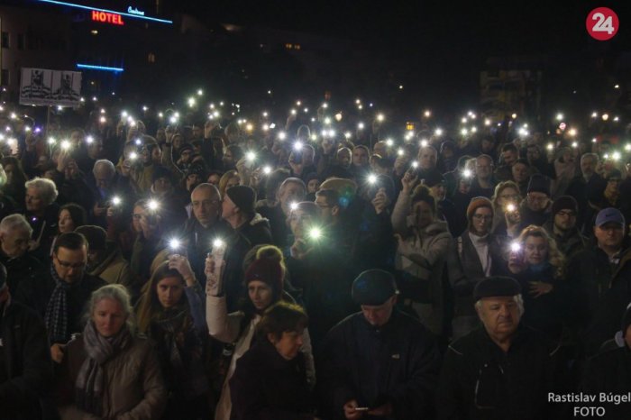 Ilustračný obrázok k článku Ľudí spojí SPRIEVOD v srdci Slovenska: Zídu sa pri PIETNEJ pripomienke HRÔZ vojny