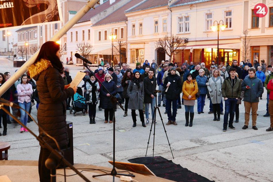 Ilustračný obrázok k článku Od vraždy Jána a Martiny ubehli dva roky: Spomienka aj na rožňavskom námestí