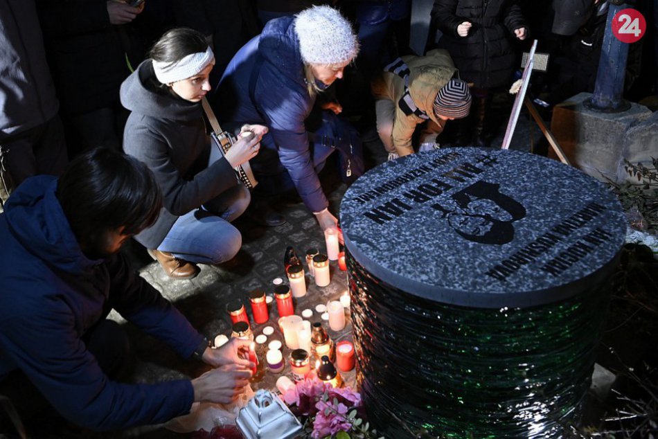 Ilustračný obrázok k článku Odhalený pamätník na Štúrovom námestí: Aká bola jeho cena a aké symboly ukrýva?