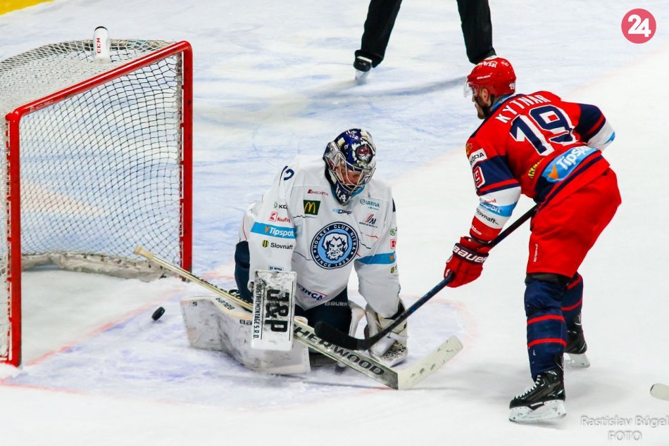 Ilustračný obrázok k článku Handlovský pred semifinále s Nitrou: Nesmieme zo súperových brankárov robiť majstrov sveta
