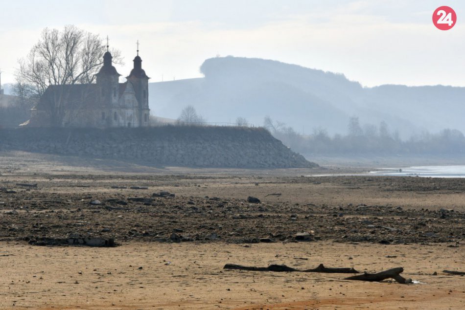 Ilustračný obrázok k článku OBRAZOM: Na Domaši bije do očí jej nízka hladina. Čo na to vodohospodári?