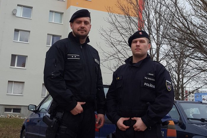 Ilustračný obrázok k článku Dráma na streche paneláku: Trenčianski policajti zrejme zachránili život mužovi (32)