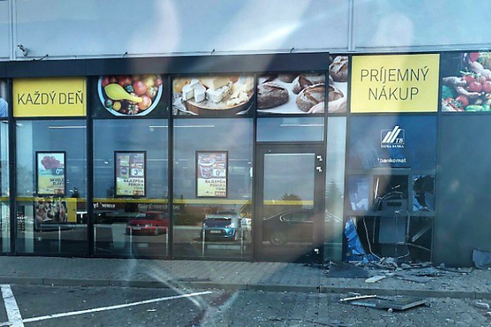 Ilustračný obrázok k článku Záhorskou Bystrickou v noci otriasol výbuch. Niekto "odpálil" bankomat v potravinách