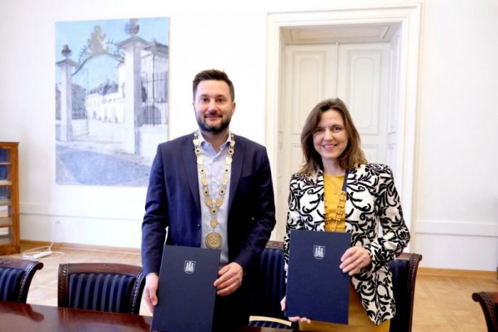 Ilustračný obrázok k článku Čisté a bezpečné mesto: Primátor a starostka Starého Mesta podpísali memorandum o spolupráci