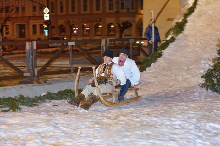 Ilustračný obrázok k článku FOTO: Originálne preteky na historických saniach prilákali známeho herca i Švajčiarov
