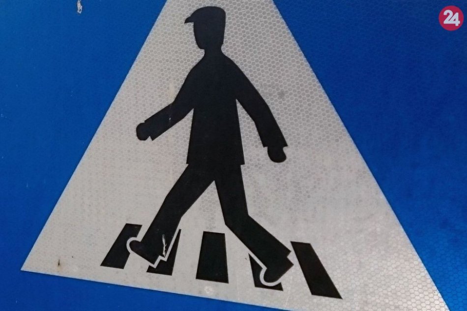 Ilustračný obrázok k článku Tak toto sa podarilo. Mladá Bystričanka zobrala dopravnú značku doslovne, FOTO