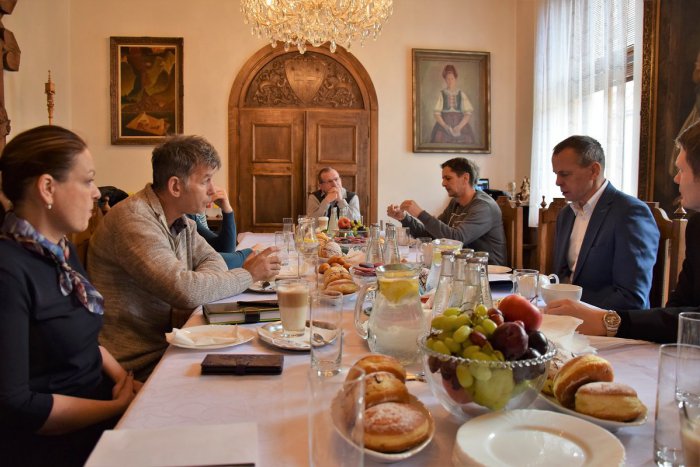 Ilustračný obrázok k článku Primátor Fiabáne: Čo ho prekvapilo a ako sa práca dotkla jeho súkromného života?