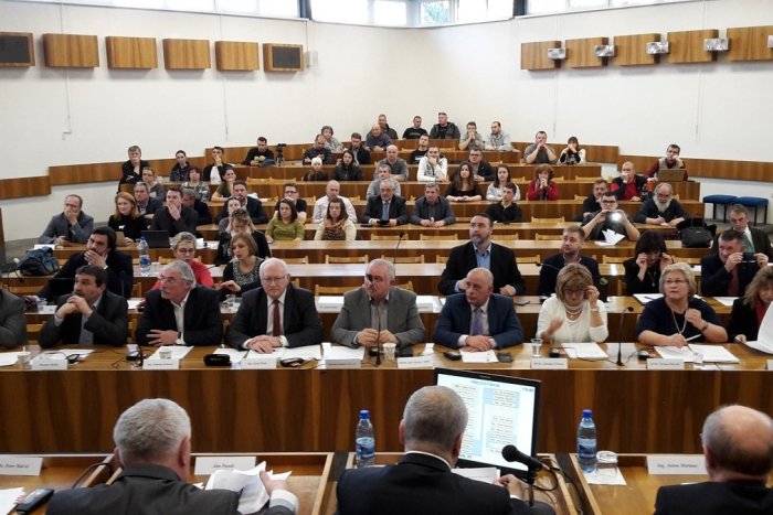 Ilustračný obrázok k článku Poslanci to odklepli: Zmeny v MHD v Považskej sú schválené,  FOTO