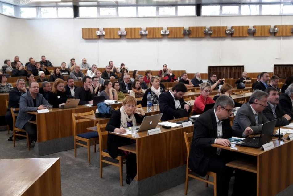 Ilustračný obrázok k článku Prvé jarné rokovanie sa blíži: O čom budú poslanci v Považskej rozhodovať?