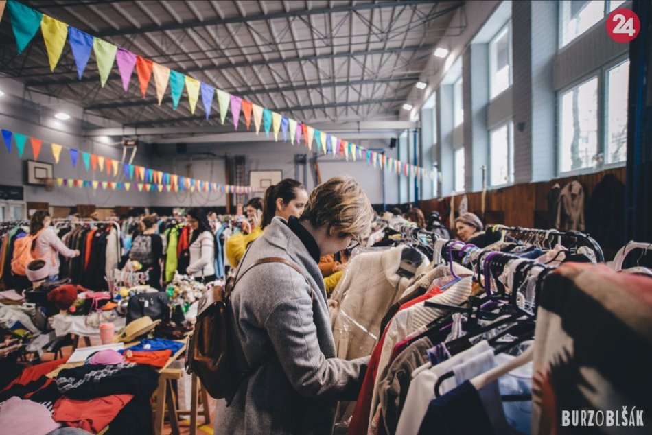 Ilustračný obrázok k článku Chcete pomôcť alebo oživiť šatník? Predávajte, nakupujte a recyklujte na Burzoblšáku