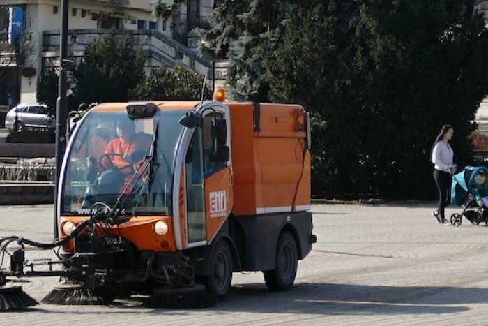 Ilustračný obrázok k článku Čistenie mikulášskych chodníkov: VPS prezradili, kedy začnú odstraňovať zimný posyp