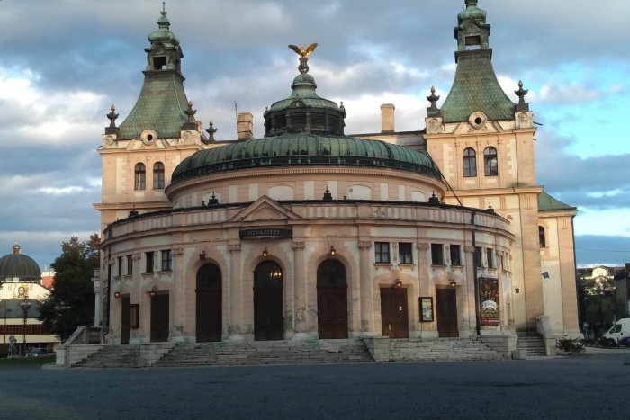 Ilustračný obrázok k článku Stavebné projekty mesta Spišská Nová Ves: Obnovou prejde Reduta aj budova Radnice