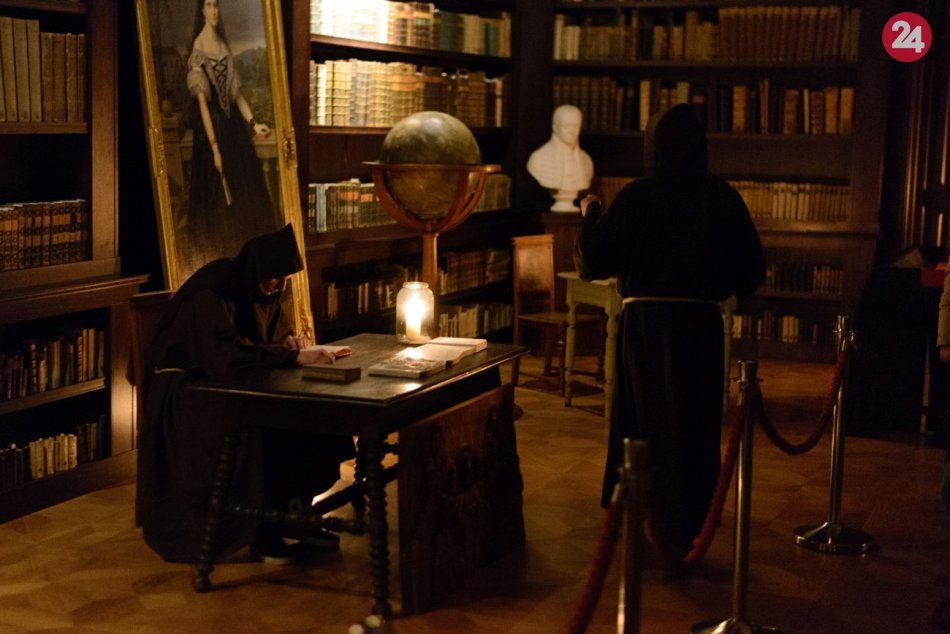 Ilustračný obrázok k článku Obľúbené nočné prehliadky sú späť: Knižnica v Oponiciach otvorí svoje brány