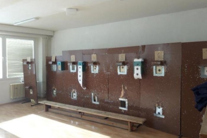 Ilustračný obrázok k článku SVET O SLOVENSKU: Postrelený chlapec je stabilizovaný, učiteľka na PN