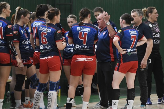 Ilustračný obrázok k článku Výhru vystriedali prehrou: Prešovské hádzanárky najprv oslavovali, potom smútili