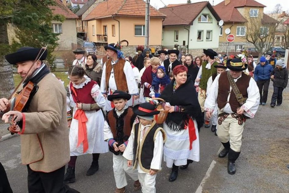 Ilustračný obrázok k článku Neobídu ani okres Nové Zámky: Fašiangové veselice prebudia v ľuďoch tradície
