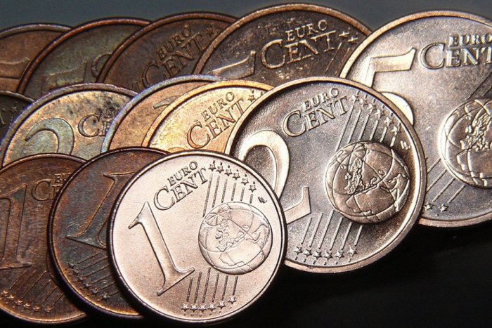 Ilustračný obrázok k článku Centy zatiaľ ostávajú v peňaženkách: Rozhodnutie musí prísť na európskej úrovni