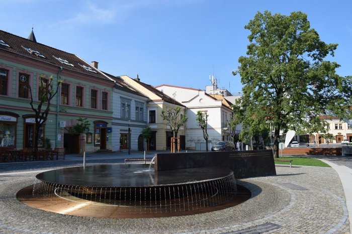 Ilustračný obrázok k článku Mierové námestie sa uchádza o Cenu verejnosti: Budeme mať Stavbu roka 2018?