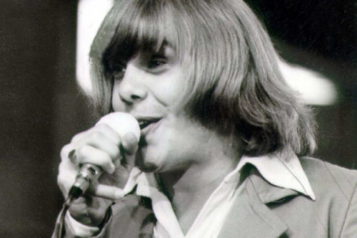 Ilustračný obrázok k článku RANNÁ ŠTVORKA: Český spevák Jiří Schelinger by mal 68 rokov, teploty do 15 °C