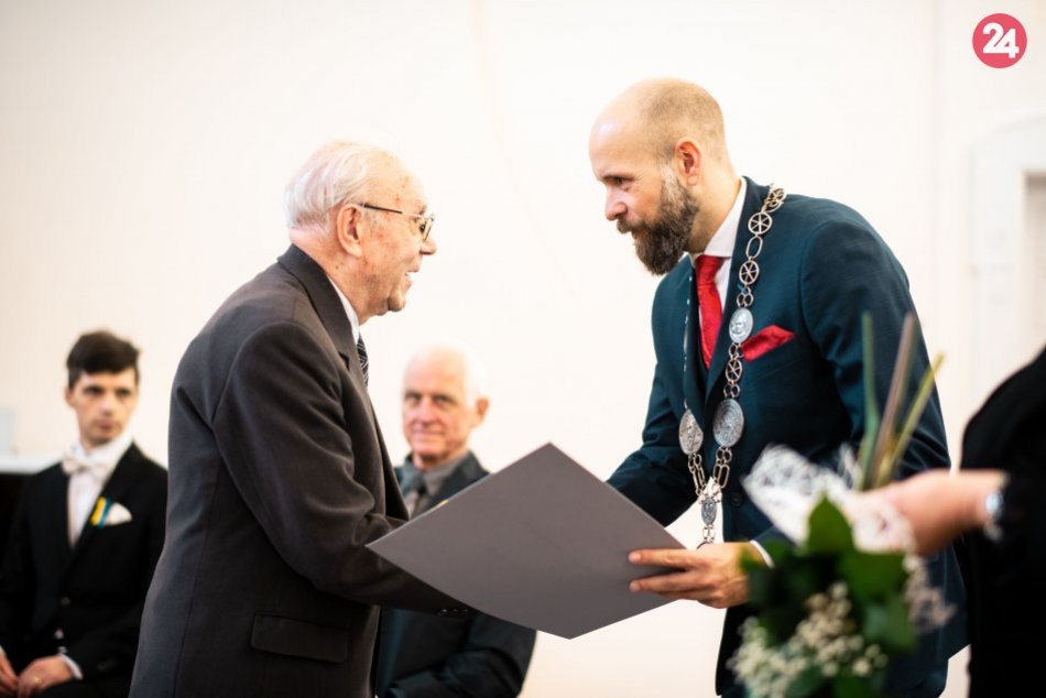 Ilustračný obrázok k článku Radnica rozdelila ocenenia: Trnava má o troch čestných občanov viac