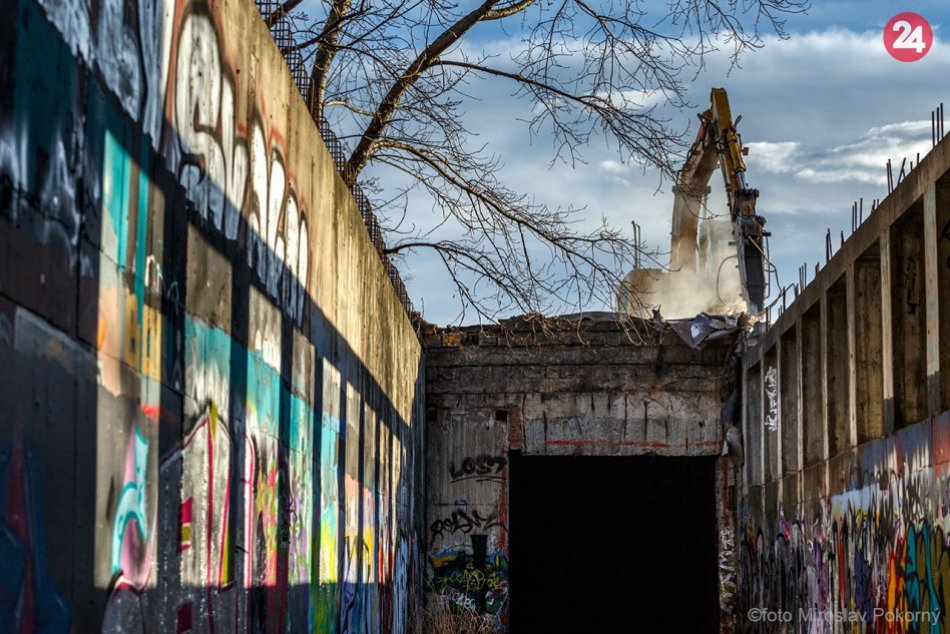 Ilustračný obrázok k článku OBRAZOM: Bratislavské metro ide k zemi. Ustupuje petržalskému Južnému mestu