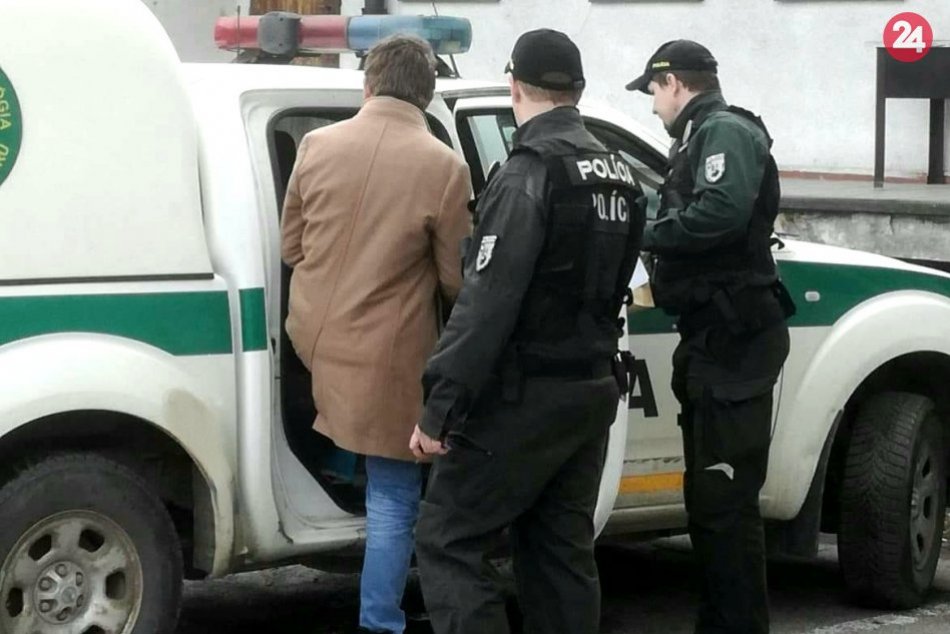 Ilustračný obrázok k článku Andrej (24) išiel Považskou v  Porsche Cayenne, lenže… Teraz mu hrozí basa