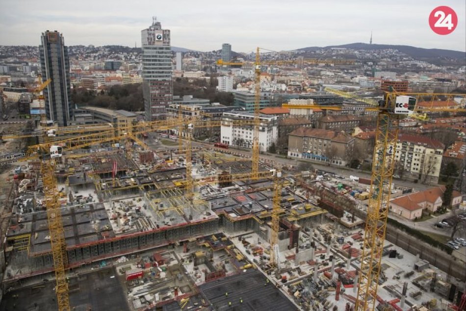 Ilustračný obrázok k článku FOTO: Obnova Mlynských nív a výstavba autobusovej stanice napredujú