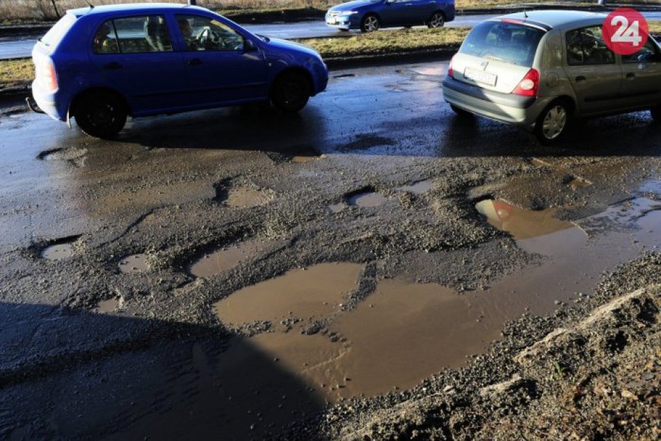 Ilustračný obrázok k článku Súťaž o NAJ výtlk: Pošlite fotografiu a dúfajte, že opravia ten "váš"