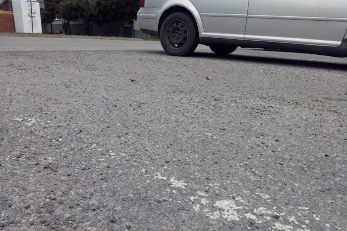 Ilustračný obrázok k článku Žiarske cesty a chodníky po zime: Do ulíc vyšli zametacie stroje