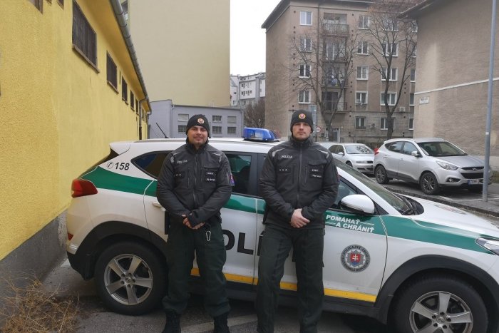 Ilustračný obrázok k článku Ružinovskí policajti zachránili život žene, ktorá sa pokúsila predávkovať liekmi