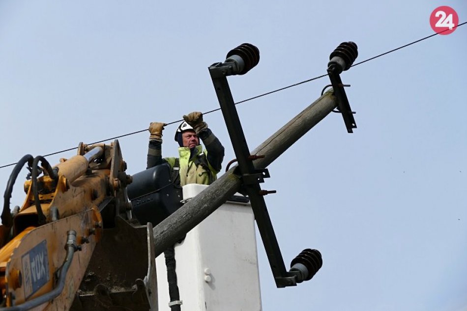 Ilustračný obrázok k článku Plánované odstávky elektriny: Kto v Mikuláši bude v marci bez prúdu?