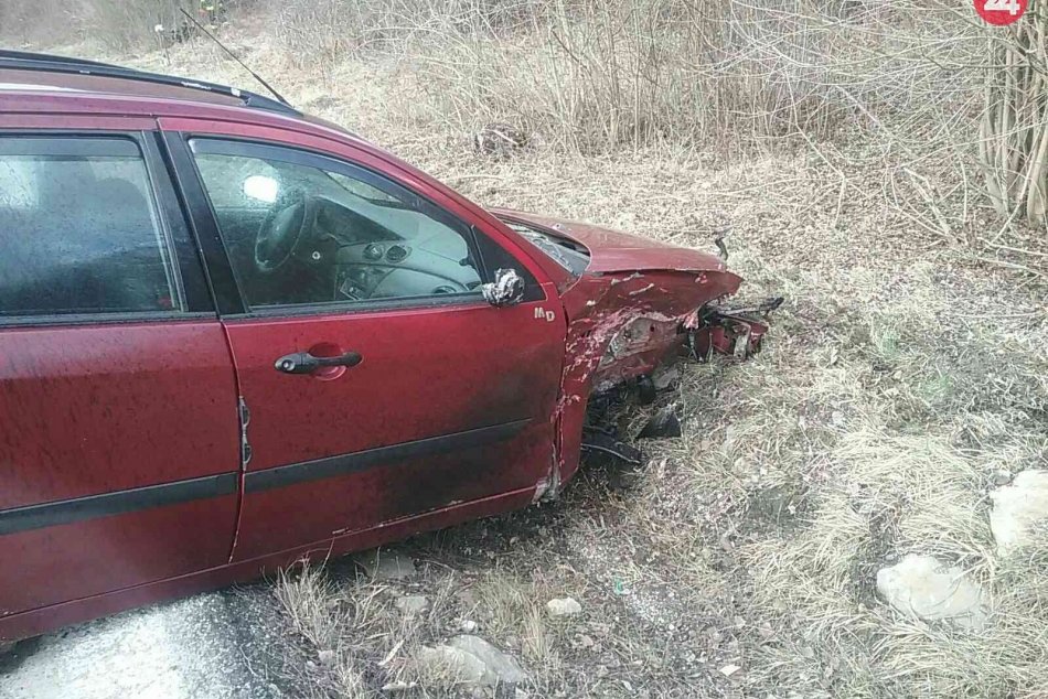 Ilustračný obrázok k článku Vážna dopravná nehoda blízko Považskej, FOTO priamo z miesta