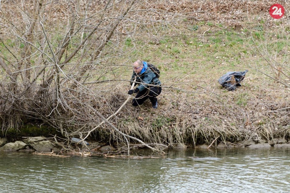 Ilustračný obrázok k článku Rieku Muránka čaká čistenie: Rukávy si vysúkajú ochranári, samosprávy aj dobrovoľníci