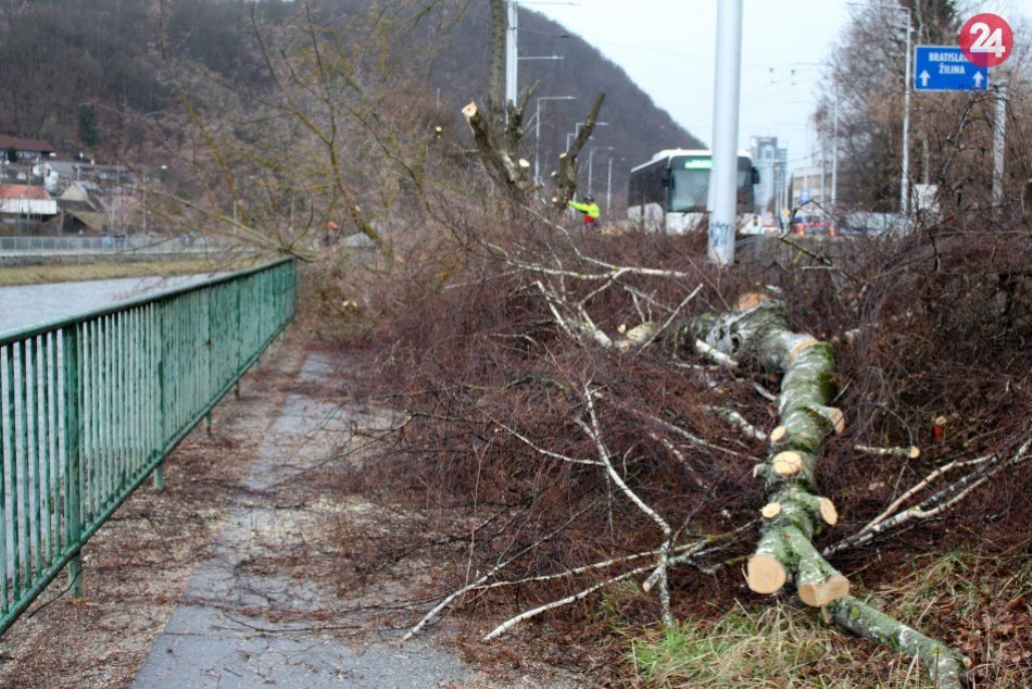 Ilustračný obrázok k článku Pokračujú práce na protipovodňovej ochrane mesta: Chodci musia počítať s obmedzeniami