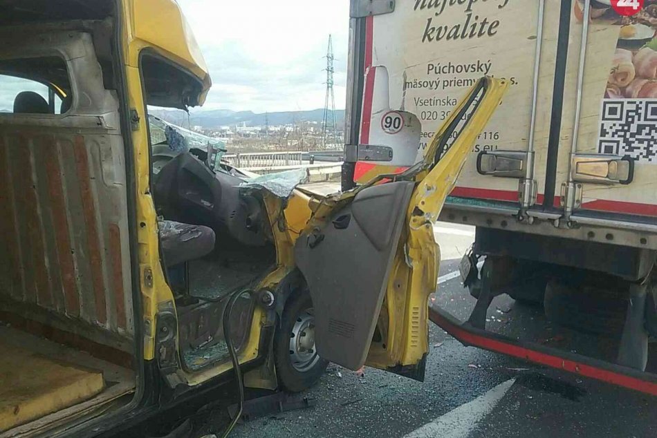 Ilustračný obrázok k článku Na Považí sa stala vážna nehoda: Hlásia zranených, FOTO