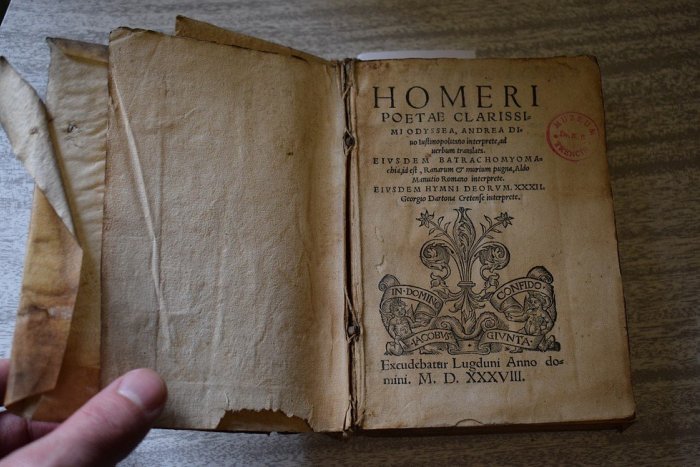 Ilustračný obrázok k článku Trenčianska knihovníčka Alica: TOTO je náš najstarší exemplár, FOTO