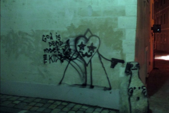 Ilustračný obrázok k článku Mestská polícia chytila sprejerky, ktoré počmárali budovu a chodník v centre mesta