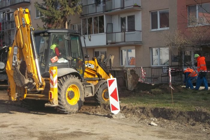 Ilustračný obrázok k článku Na Hornej v Šali panuje čulý ruch: Začala sa 2. etapa rekonštrukcie, FOTO