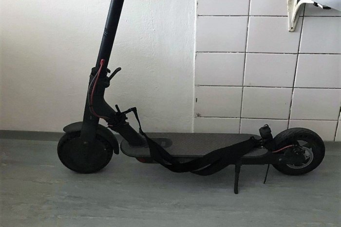 Ilustračný obrázok k článku Spred obchodného domu ukradli elektrickú kolobežku: Našli ju vďaka kamerám