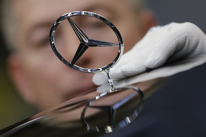 Ilustračný obrázok k článku Mladíkov obvinili zo 6 vlámačiek: V Nitre mali ukradnúť 68-tisíc a Mercedes, FOTO