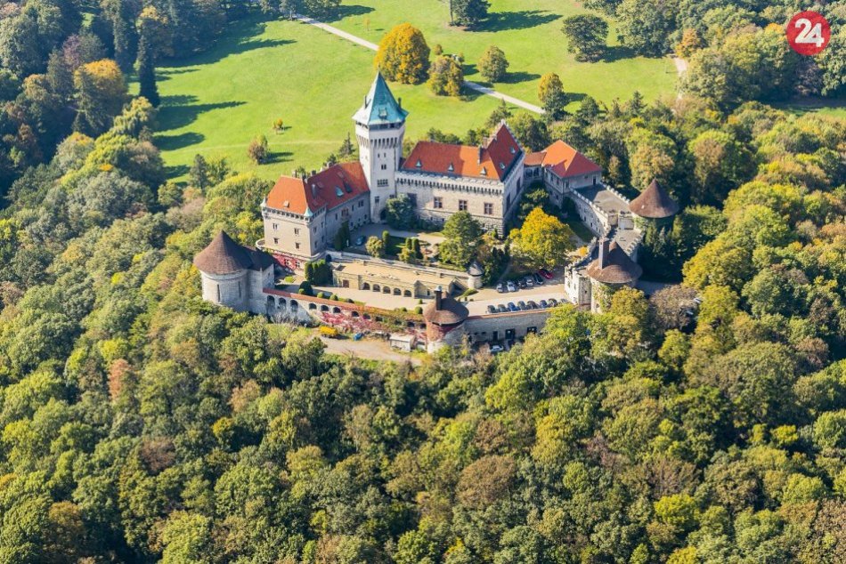 Ilustračný obrázok k článku Víkend je za rohom: Na Smolenickom zámku bude strašiť, v Trnave nakúpime bez peňazí