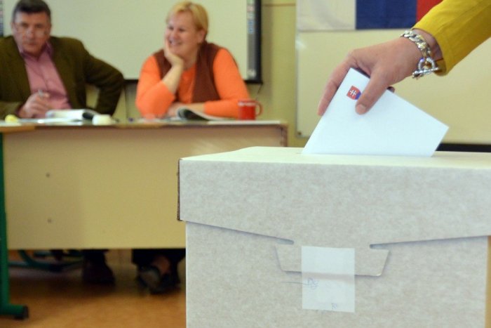 Ilustračný obrázok k článku Máte COVID-19, ste v izolácii a chcete ísť VOLIŤ? Tu sú detaily, kedy to bude možné!